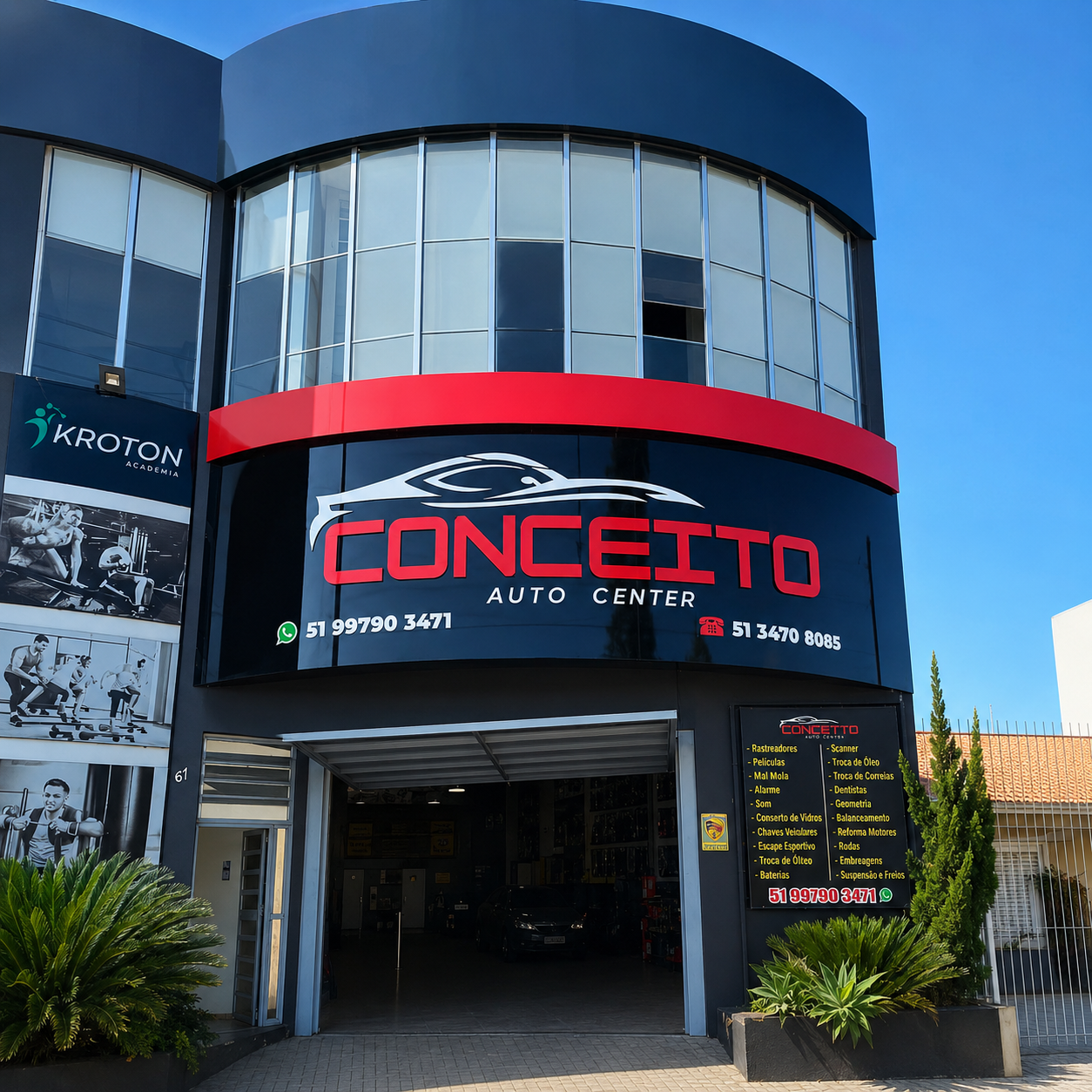 Equipe Menega Auto Center trabalhando